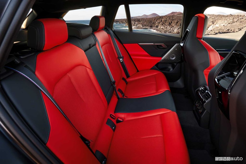 BMW M5 Touring sedili posteriori