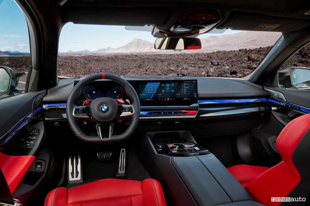 BMW M5 Touring plancia abitacolo