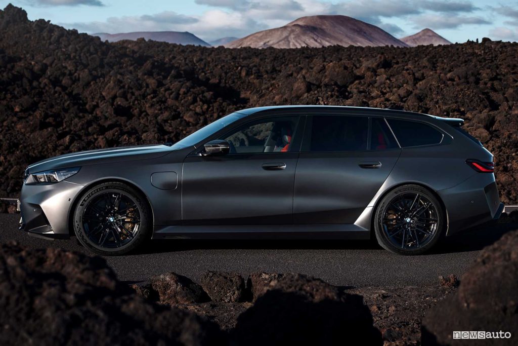 BMW M5 Touring laterale