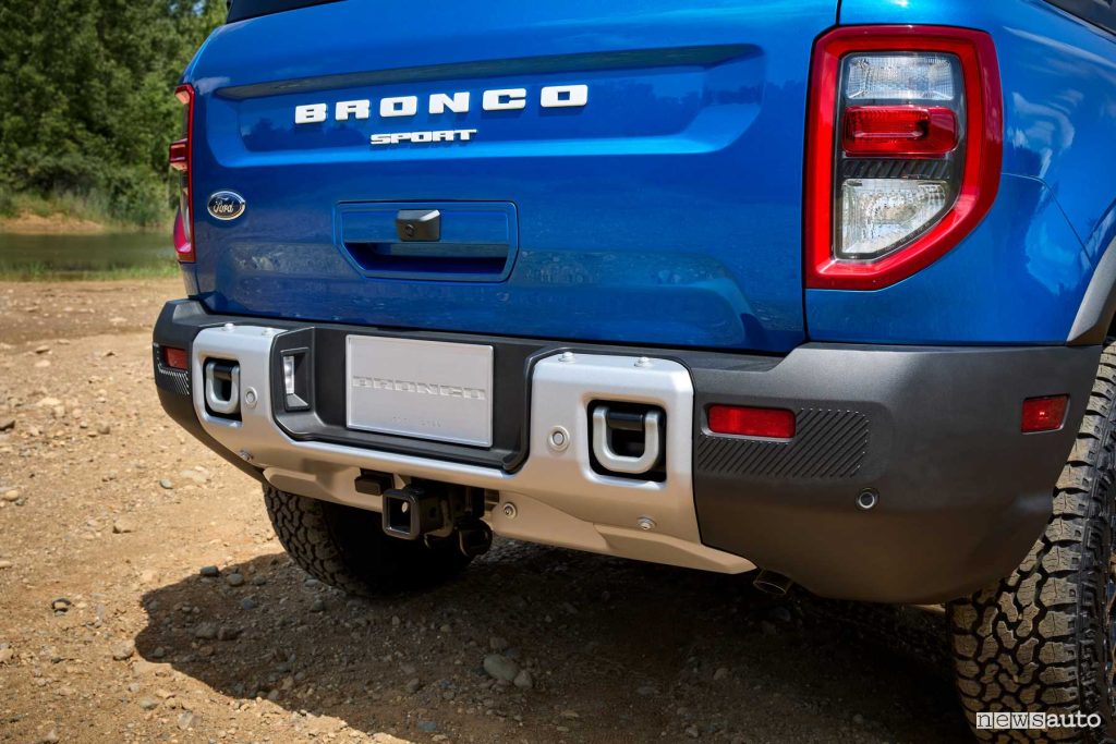 Ford Bronco Sport 2025, paraurti posteriore e ganci traino
