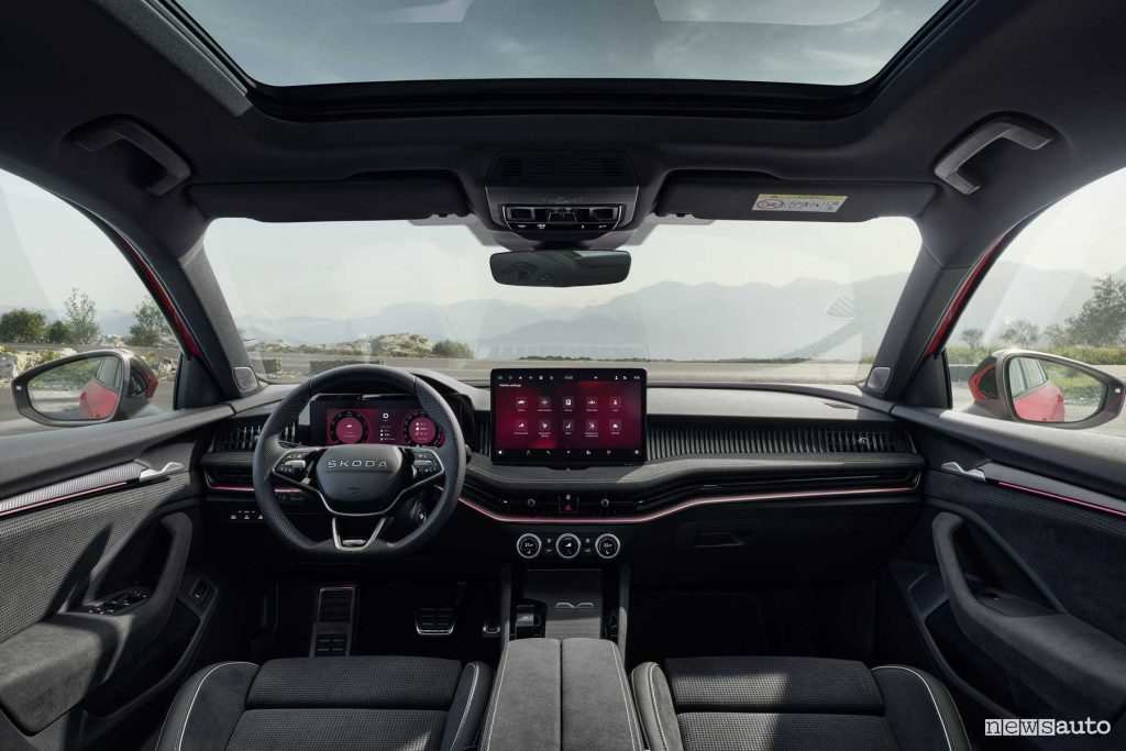 Skoda Superb Sportline plancia abitacolo