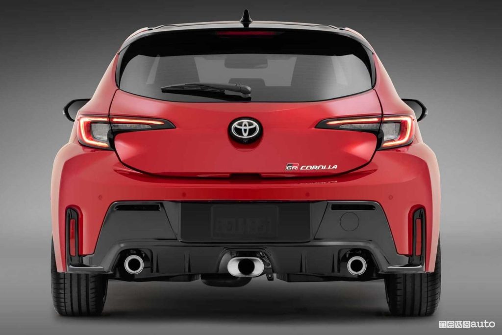 Toyota GR Corolla scarico posteriore