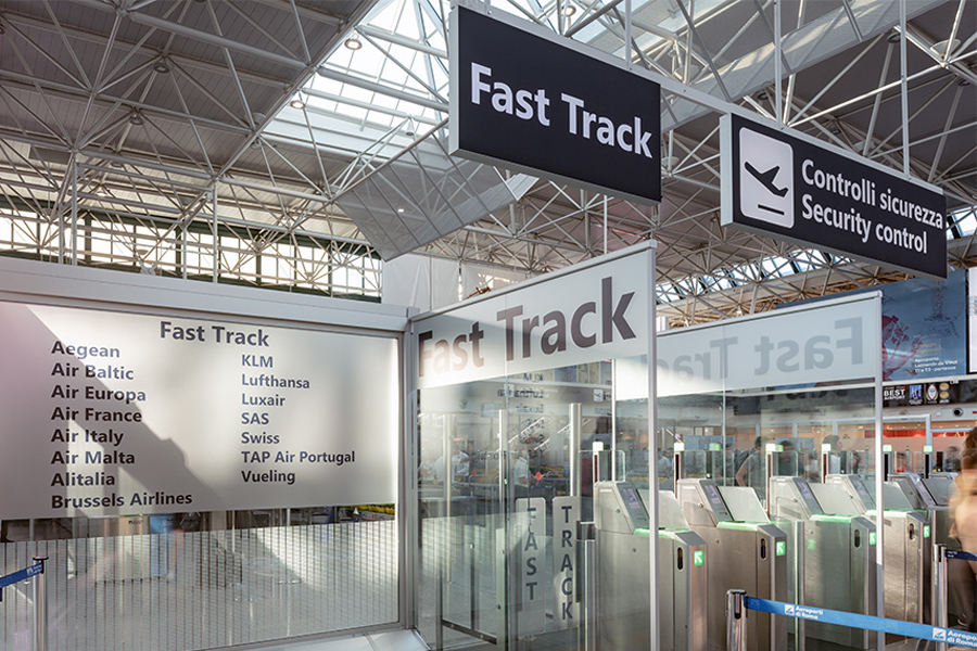 Porta di accesso prioritario Fast Track per accedere ai controlli di sicurezza