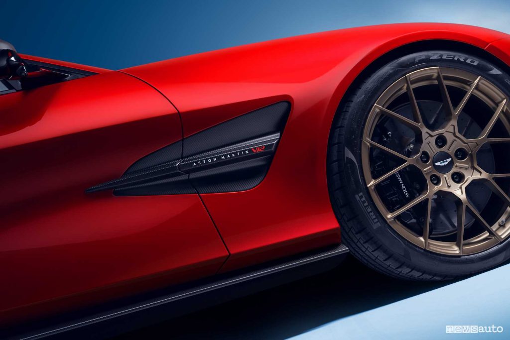 Aston Martin Vanquish cerchi da 21"