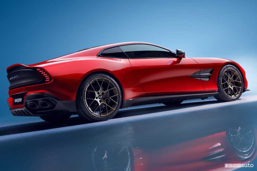 Aston Martin Vanquish posteriore 3/4