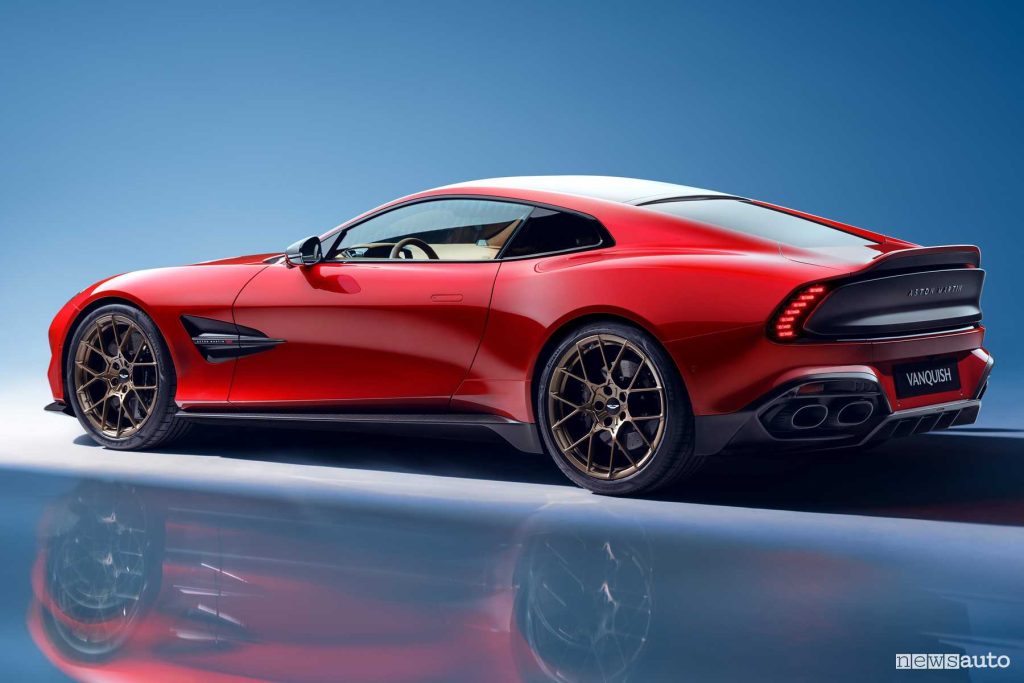 Aston Martin Vanquish posteriore 3/4
