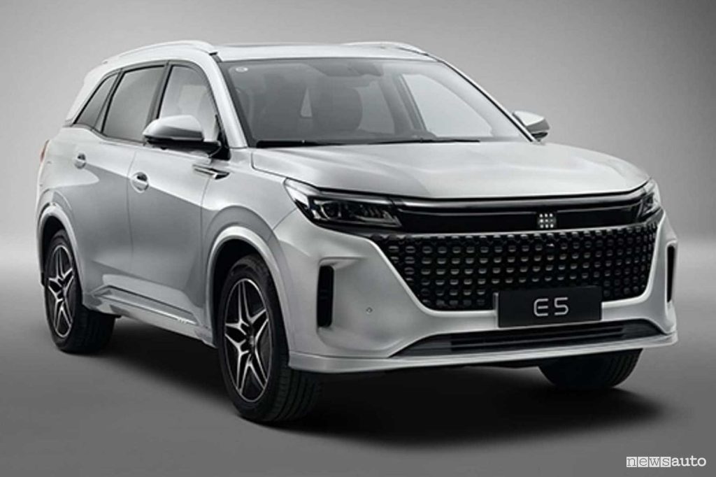 DFSK E5 PHEV anteriore 3/4