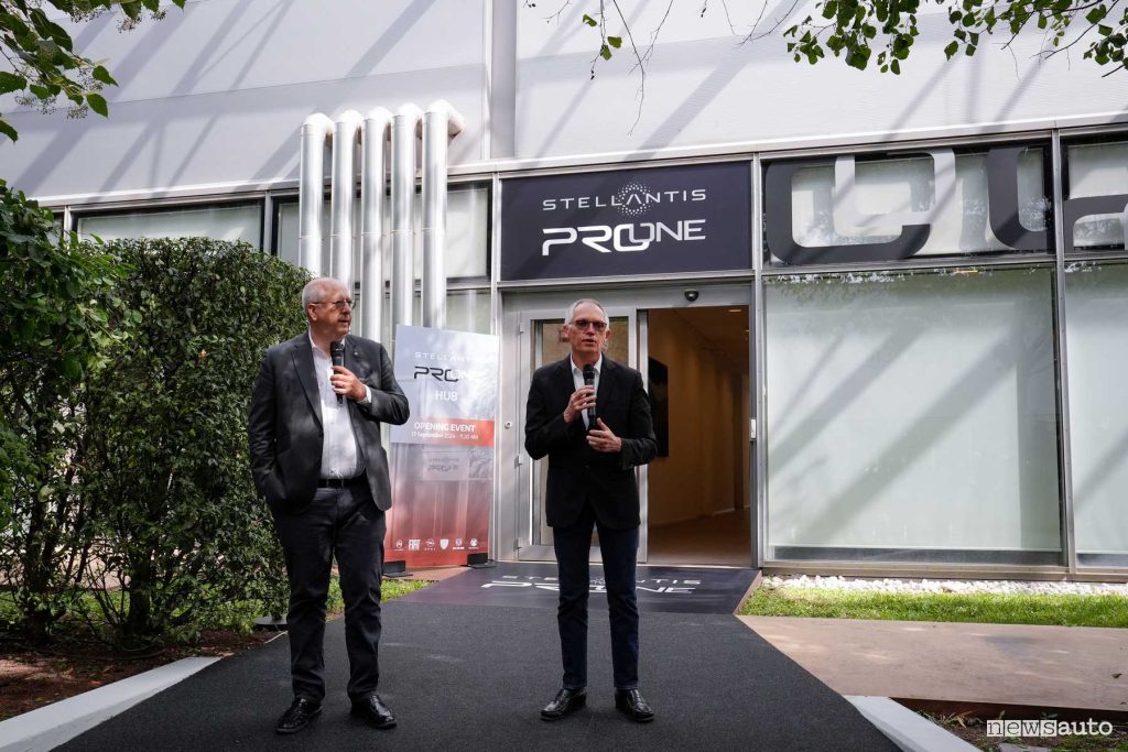 Tavares ed Imparato all'inaugurazione Stellantis Pro One Hub Mirafiori
