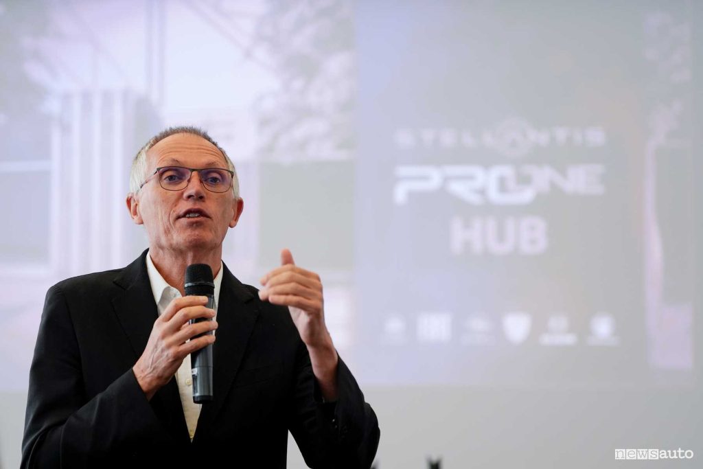 Carlos Tavares all'inaugurazione Stellantis Pro One Hub Mirafiori
