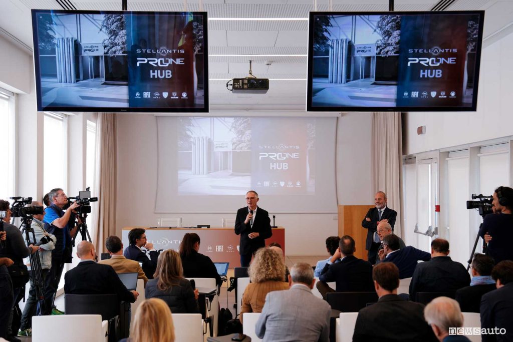 Carlos Tavares all'inaugurazione Stellantis Pro One Hub Mirafiori