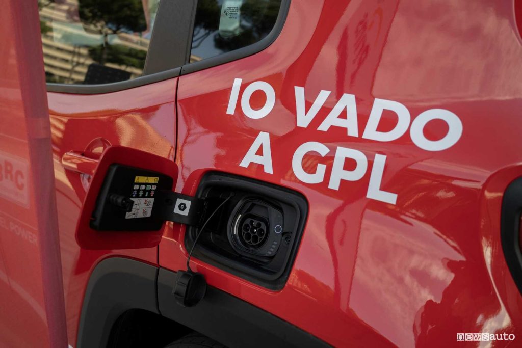 Jeep Renegade PHEV convertita in GPL