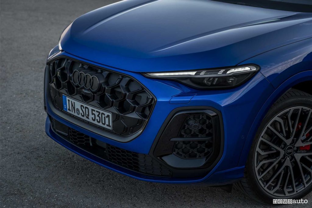 Audi SQ5 TFSI paraurti, firma luminosa anteriore