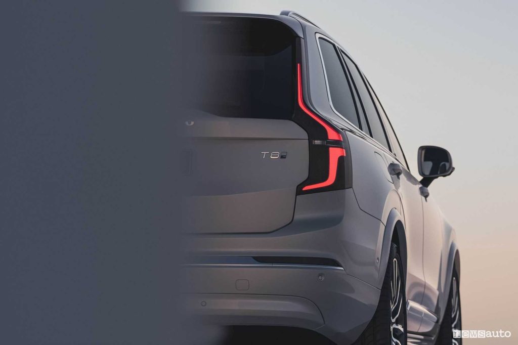 Volvo XC90 2025 faro posteriore firma luminosa