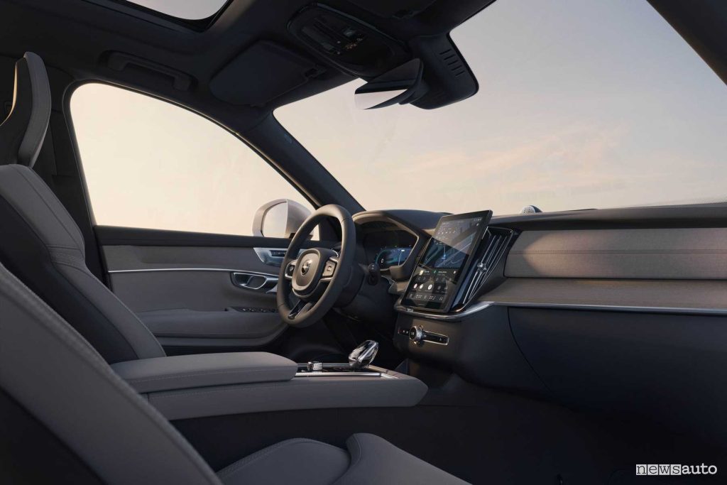 Volvo XC90 2025 plancia abitacolo