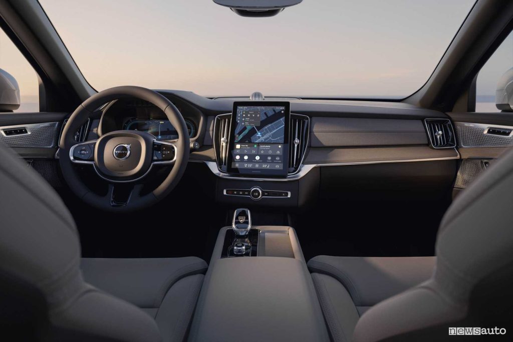 Volvo XC90 2025 plancia abitacolo