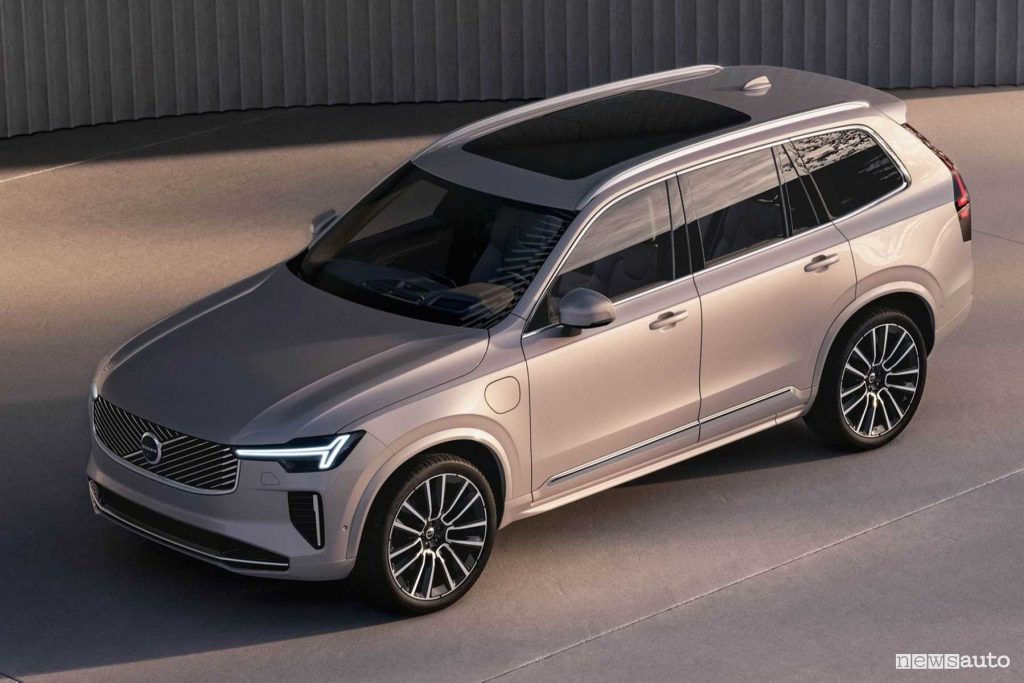 Volvo XC90 2025 anteriore 3/4