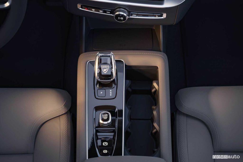 Volvo XC90 2025 console centrale