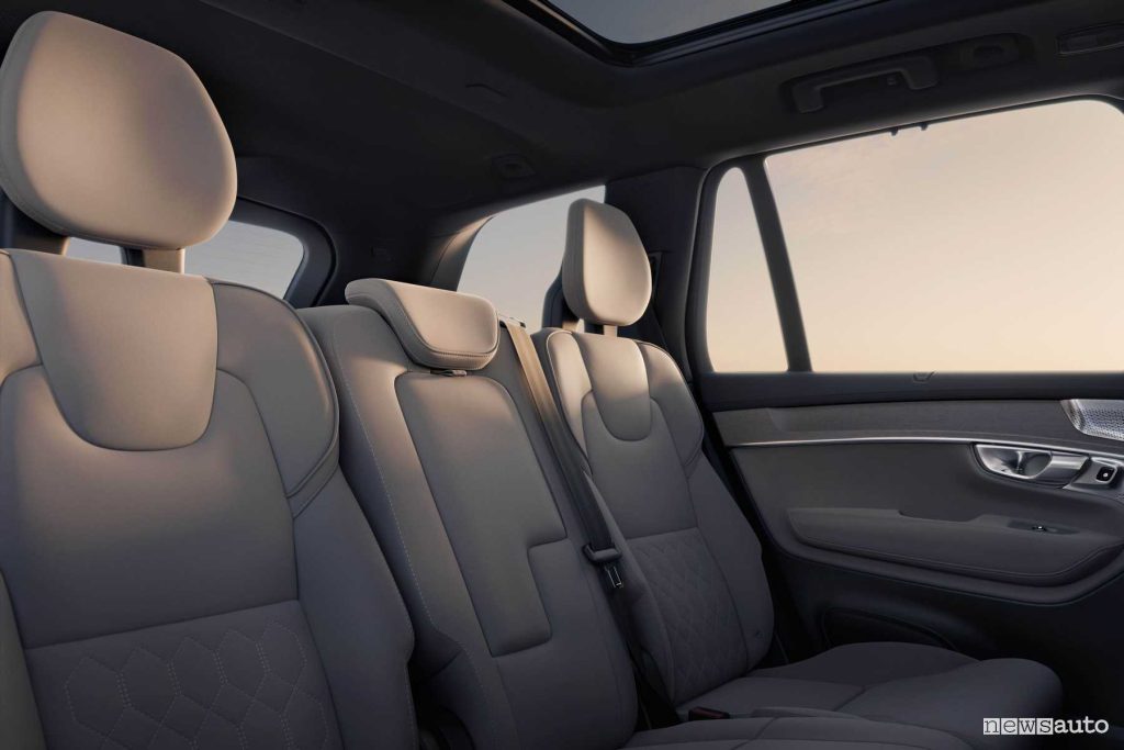 Volvo XC90 2025 sedili posteriori abitacolo