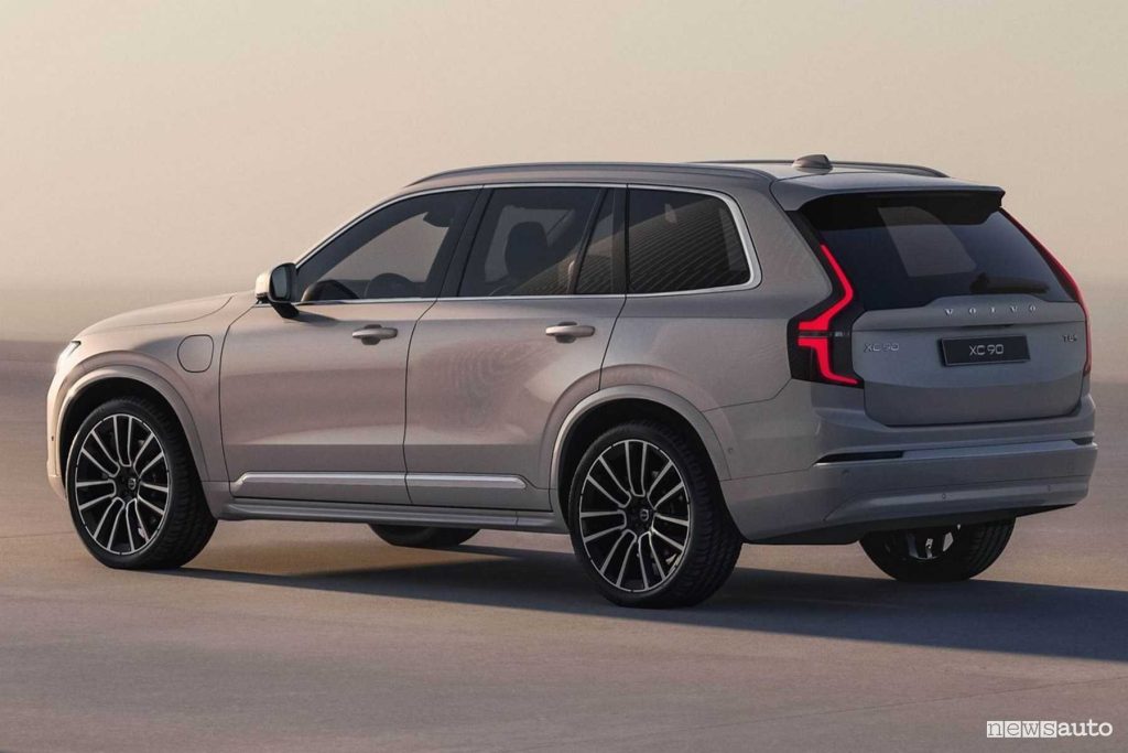 Volvo XC90 2025 posteriore 3/4