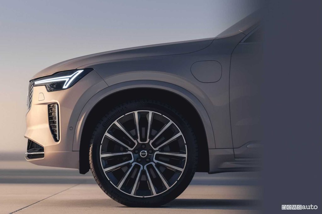 Volvo XC90 2025 cerchi da 22"