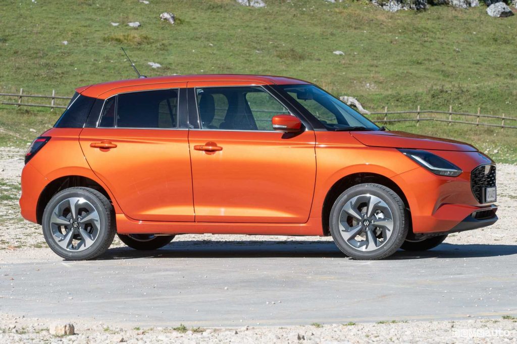 Suzuki Swift Hybrid 4x4 laterale