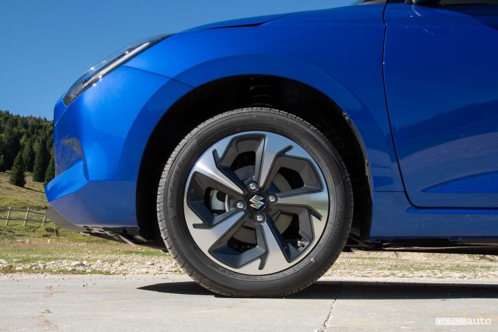Suzuki Swift Hybrid 4x4 cerchi da 16"