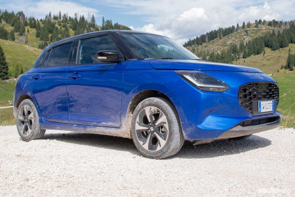Suzuki Swift Hybrid 4x4 anteriore 3/4