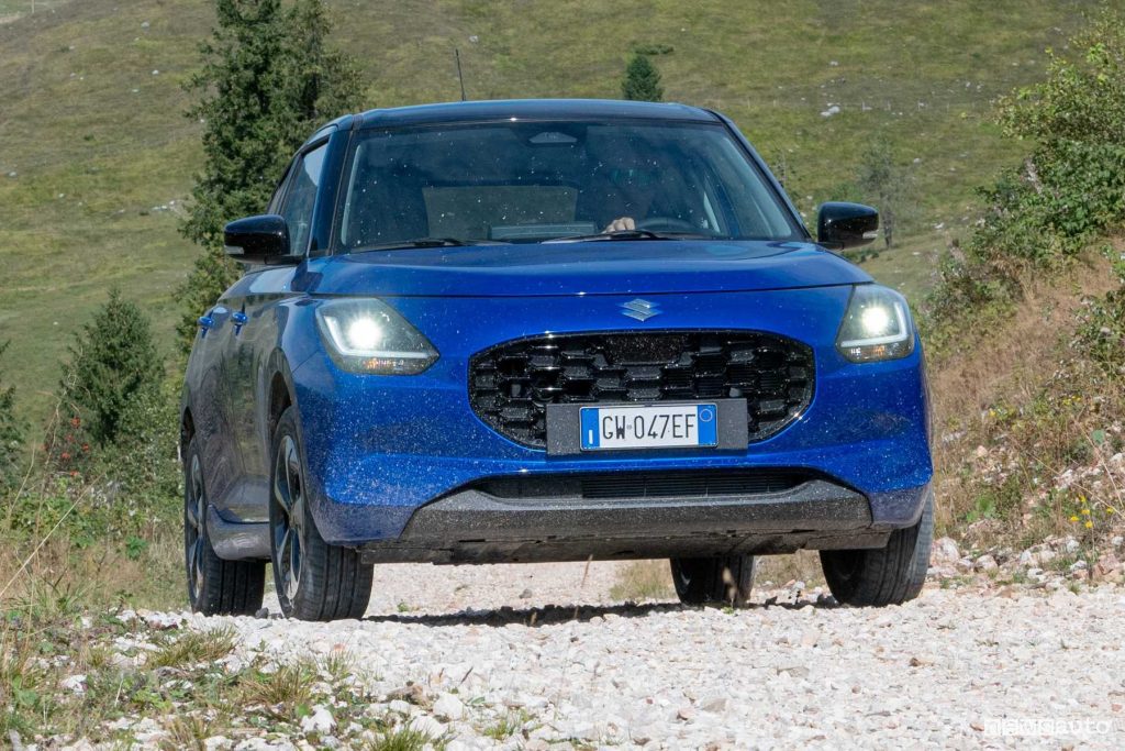 Suzuki Swift Hybrid 4x4 sullo sterrato