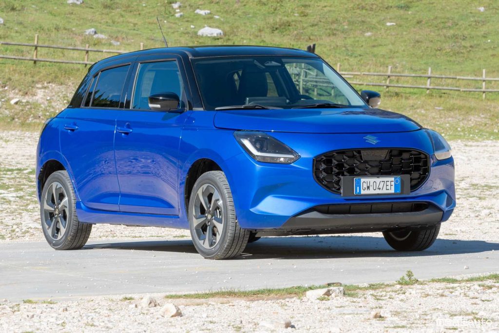 Suzuki Swift Hybrid 4x4 anteriore 3/4