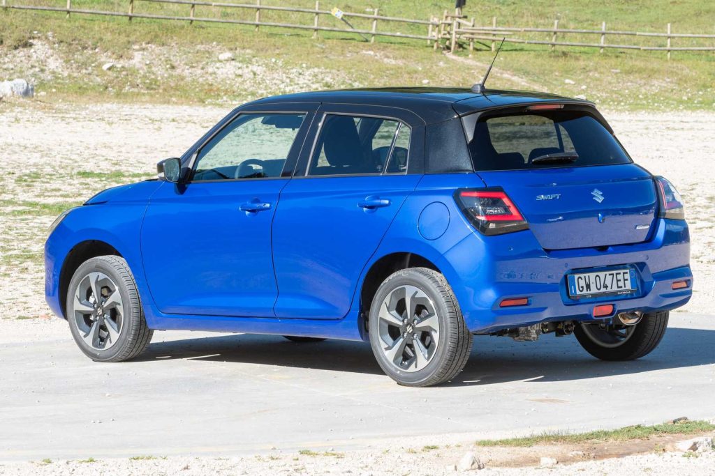 Suzuki Swift Hybrid 4x4 posteriore 3/4