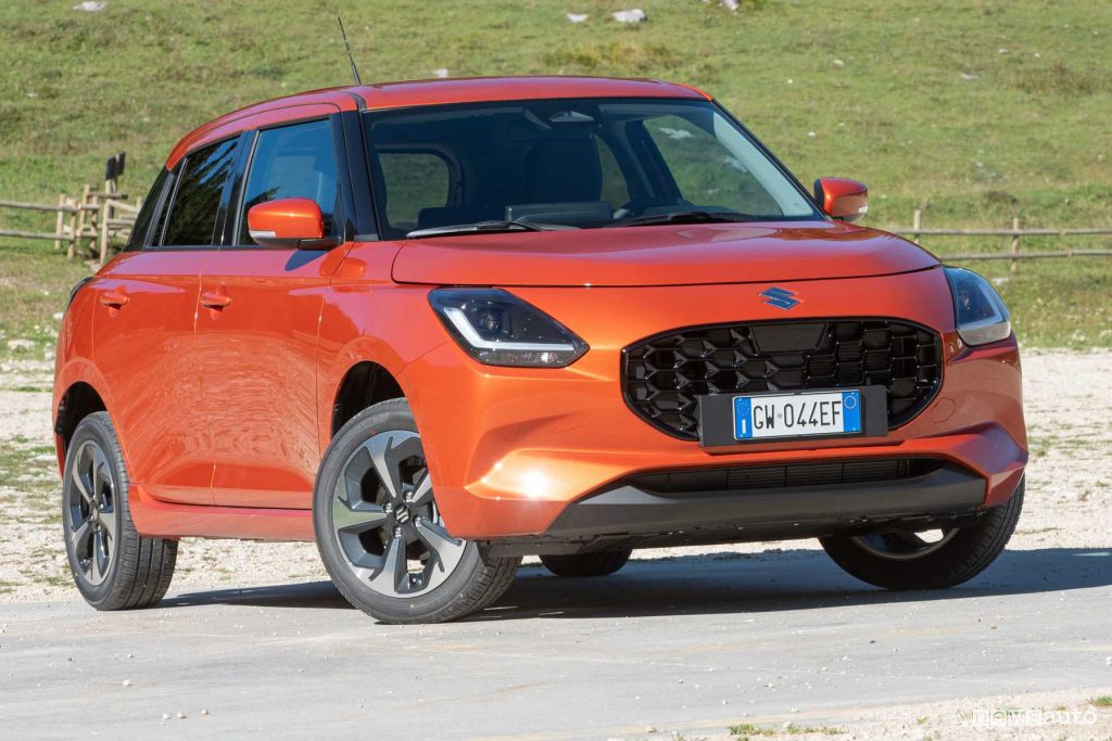 Suzuki Swift Hybrid 4x4 anteriore 3/4