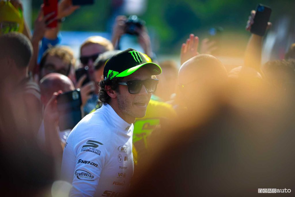 Valentino Rossi tra i tifosi a Monza per il Fanatec GT World Challenge Europe