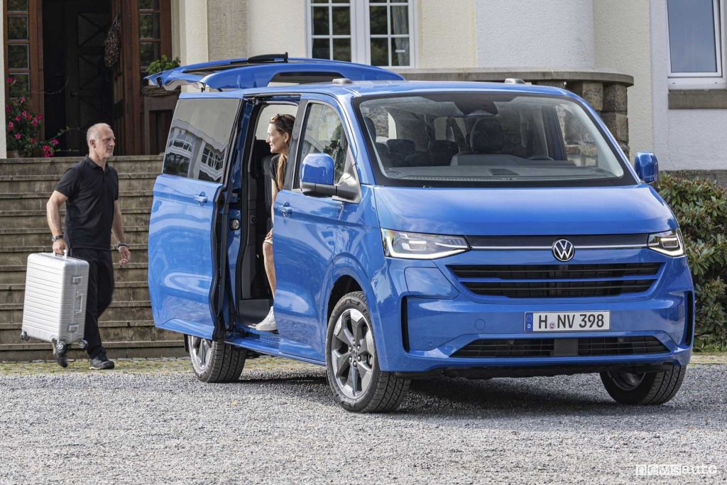 Volkswagen Caravelle trasporto persone