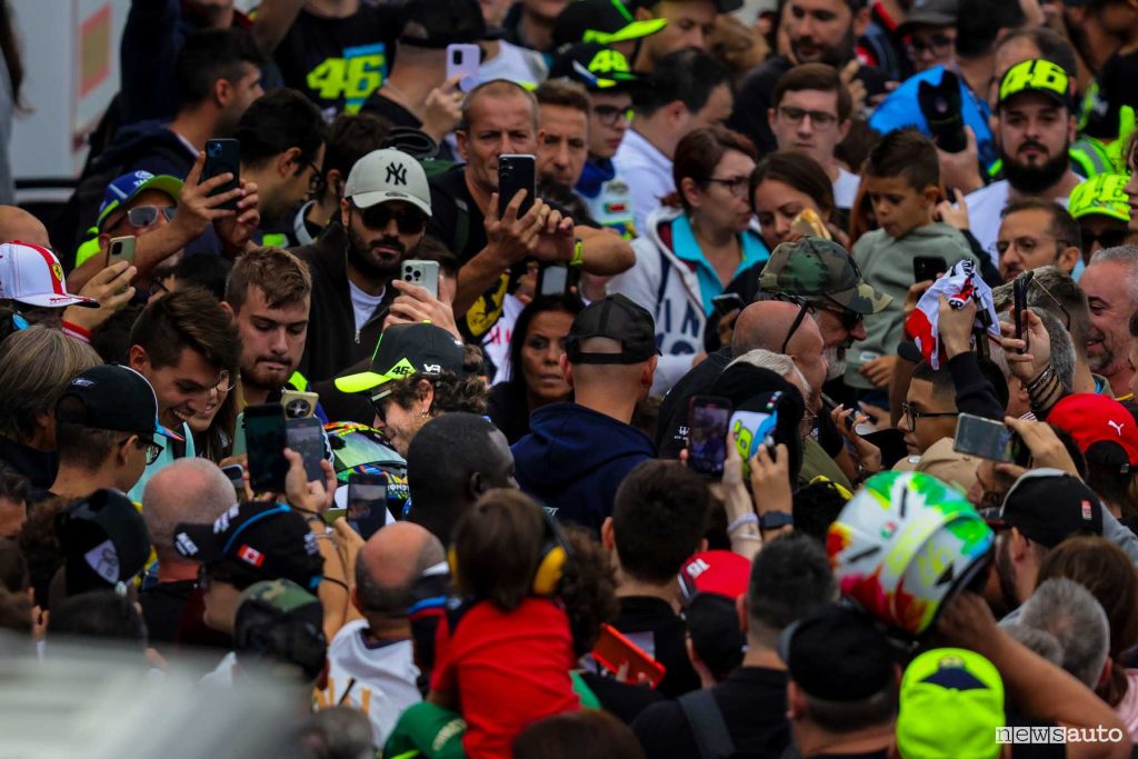 Valentino Rossi tra i tifosi a Monza per il Fanatec GT World Challenge Europe