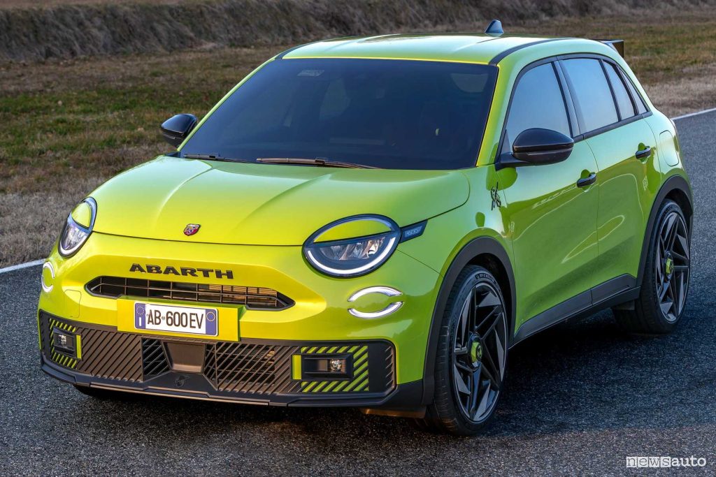Abarth 600e Turismo anteriore 3/4