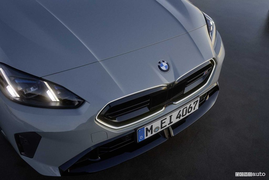 BMW M235 xDrive Gran Coupé firma luminosa anteriore