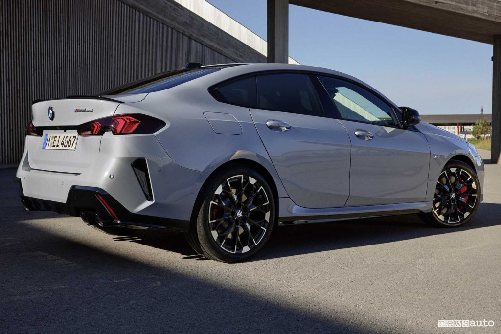 BMW M235 xDrive Gran Coupé posteriore 3/4