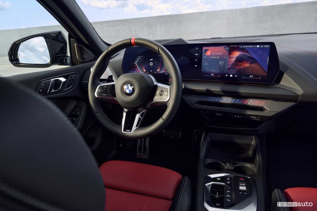 BMW M235 xDrive Gran Coupé display infotainment