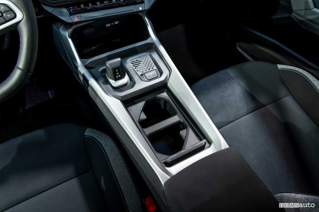 Nuova Dacia Bigster Journey vano console centrale