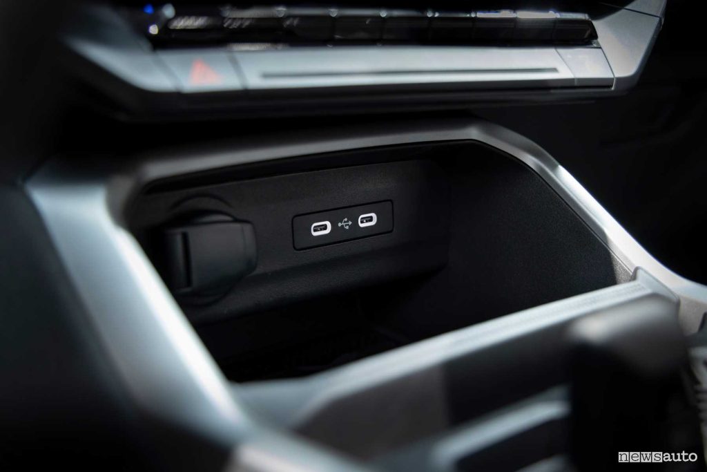 Nuova Dacia Bigster Journey porte USB-C abitacolo