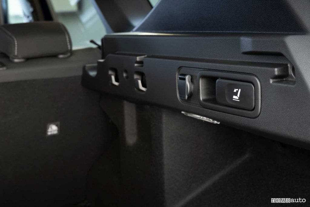 Nuova Dacia Bigster Journey clip bagagliaio