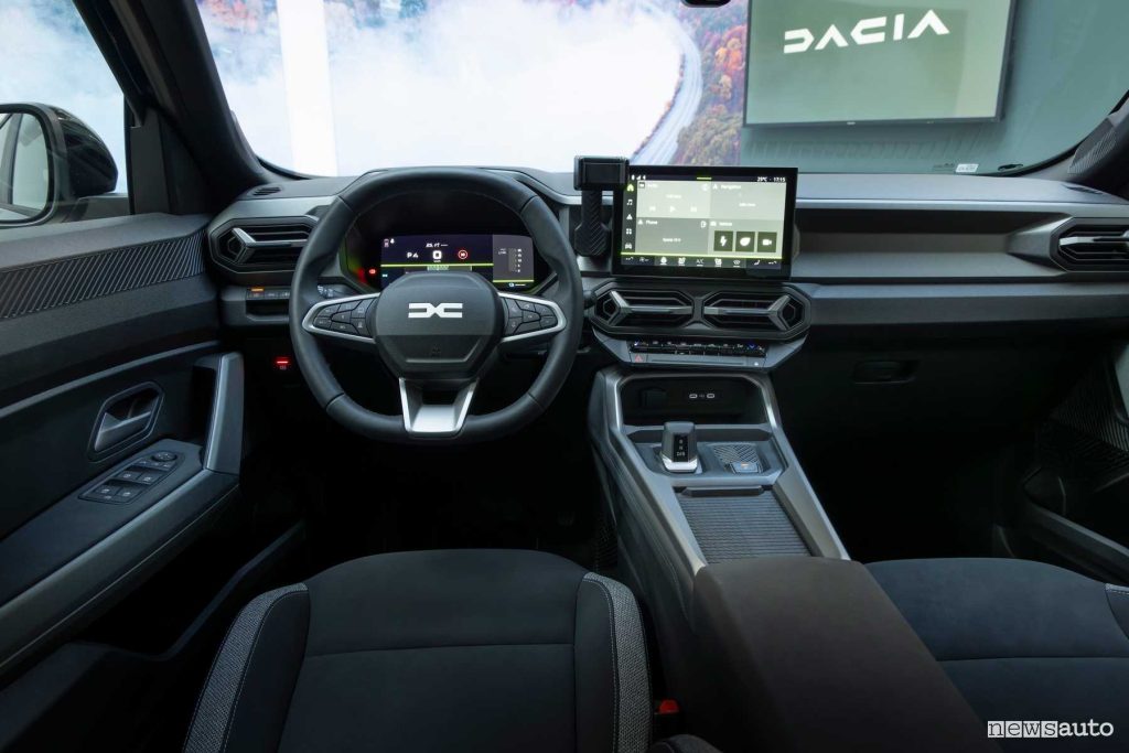 Nuova Dacia Bigster Journey plancia abitacolo
