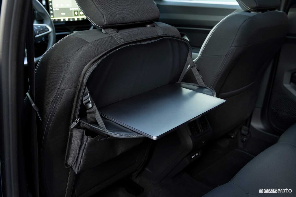 Nuova Dacia Bigster Journey accessorio porta pc sedile anteriore