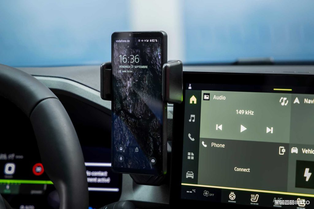 Nuova Dacia Bigster Journey YouClip porta smartphone