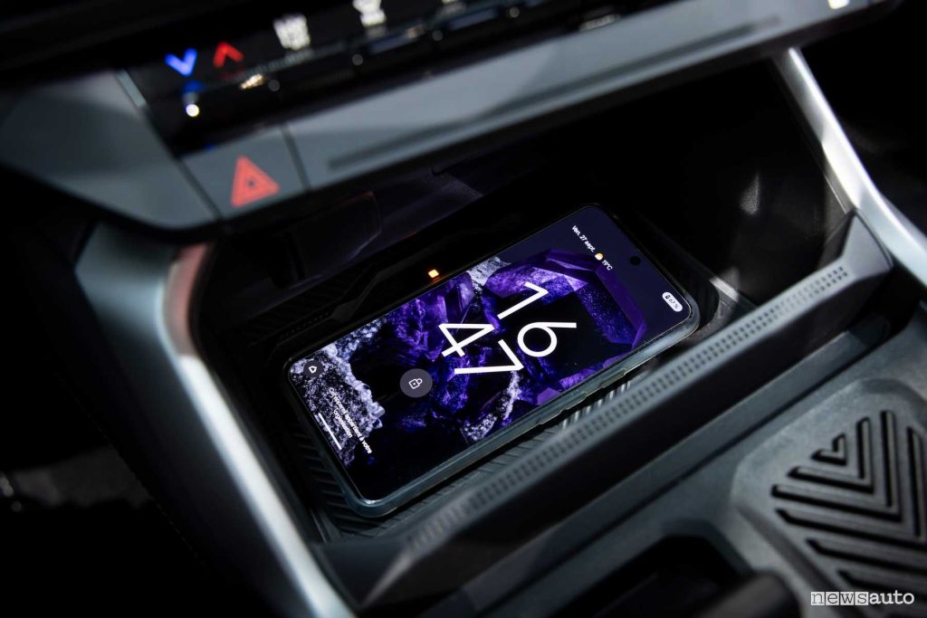 Nuova Dacia Bigster Journey vano ricarica smartphone wireless
