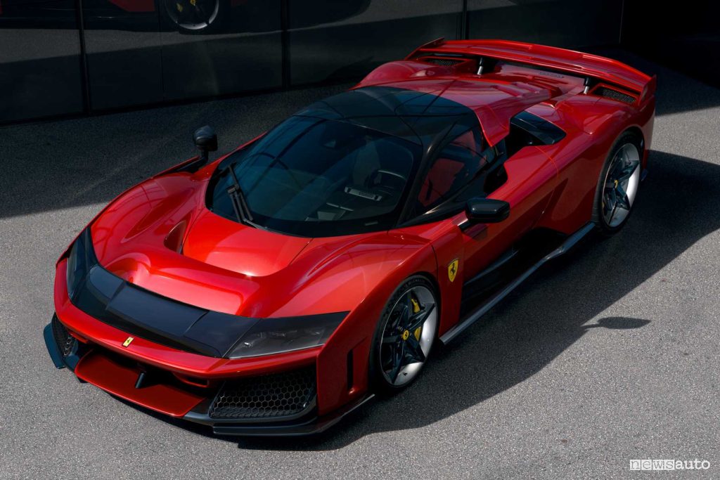 Ferrari F80 anteriore 3/4