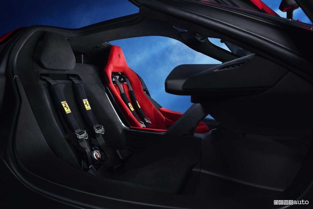 Ferrari F80 sedili abitacolo