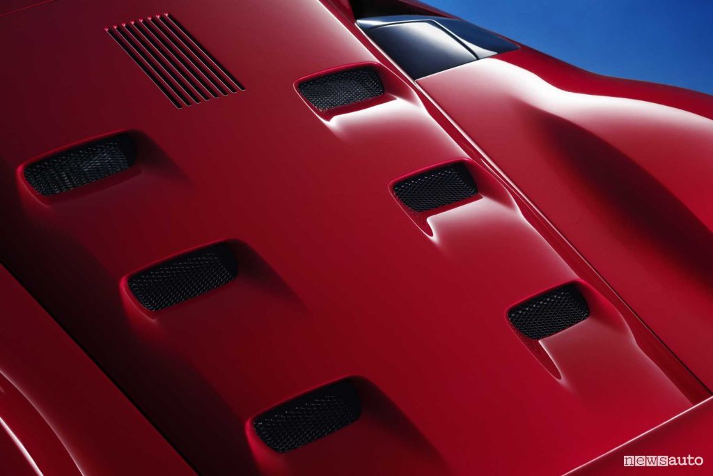 Ferrari F80 feritoie cofano motore