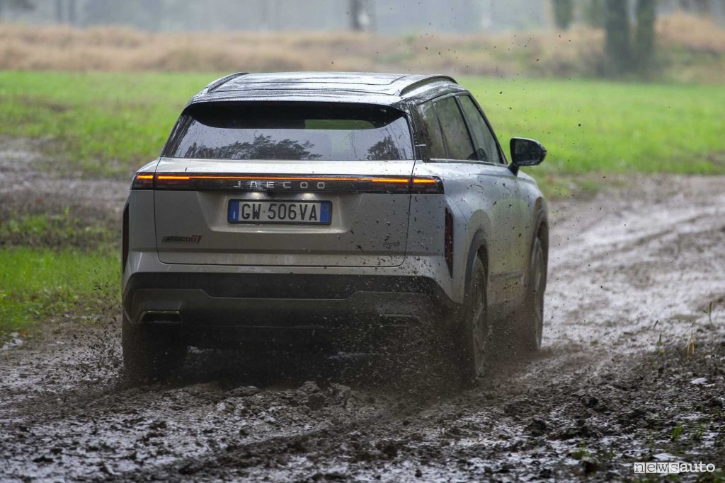 Jaecoo 7 in off road