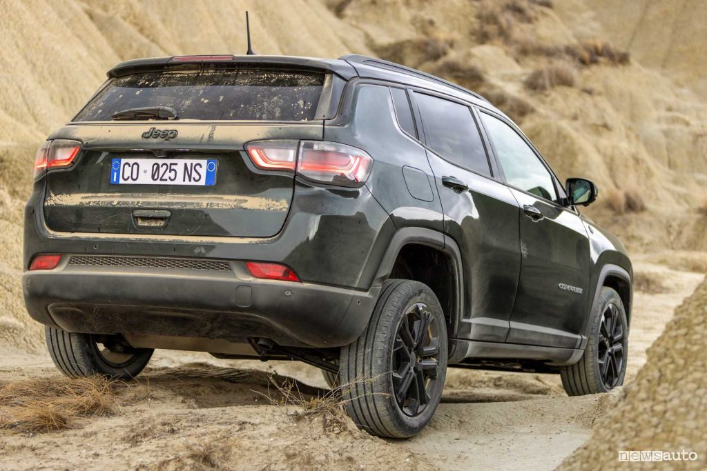 Jeep Compass North Star sullo sterrato